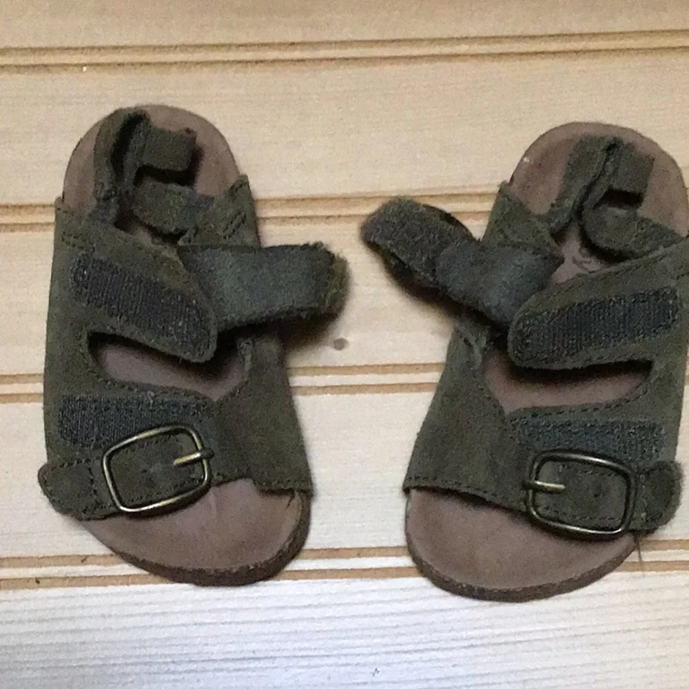 Baby Gap Green Suede Buckle Velcro Strap Sandals